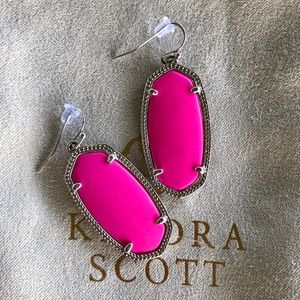 ❌SOLD❌Kendra Scott “Elle” Magenta/Silver
